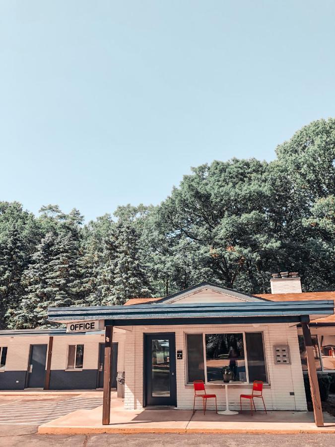 Starlite Resort Saugatuck Exterior photo
