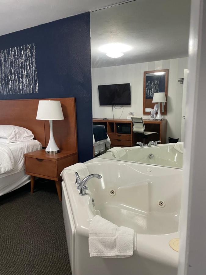 Starlite Resort Saugatuck Exterior photo