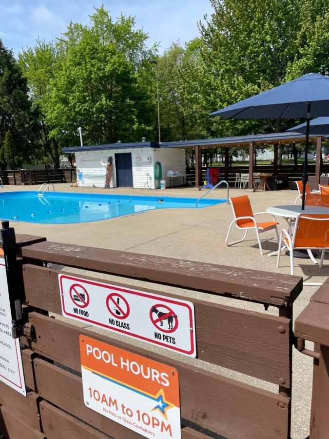 Starlite Resort Saugatuck Exterior photo