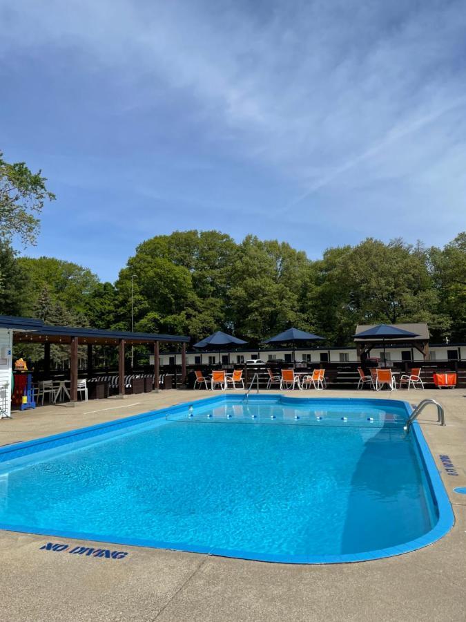 Starlite Resort Saugatuck Exterior photo