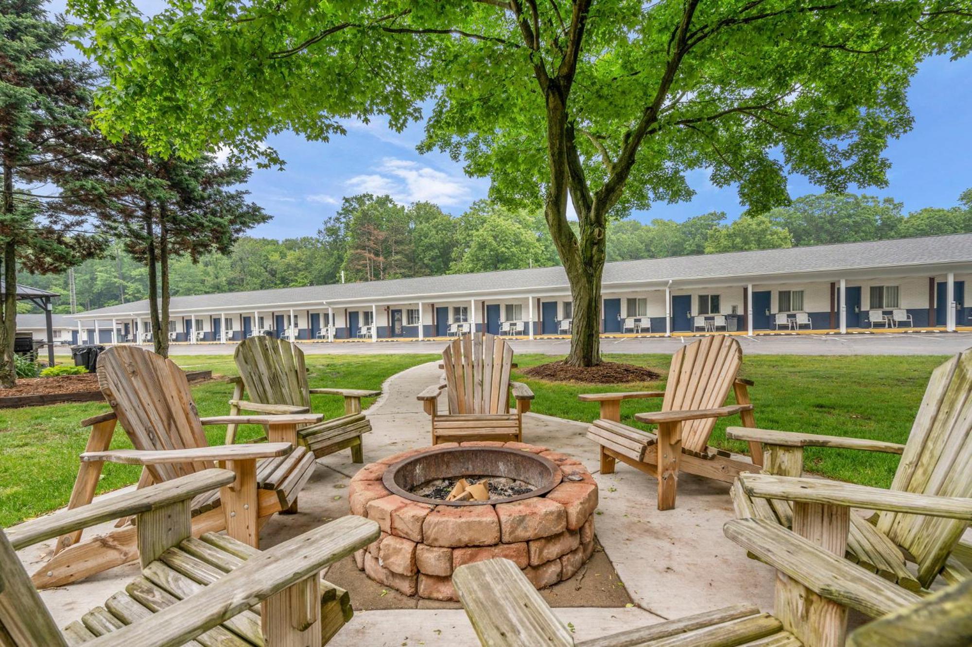 Starlite Resort Saugatuck Exterior photo