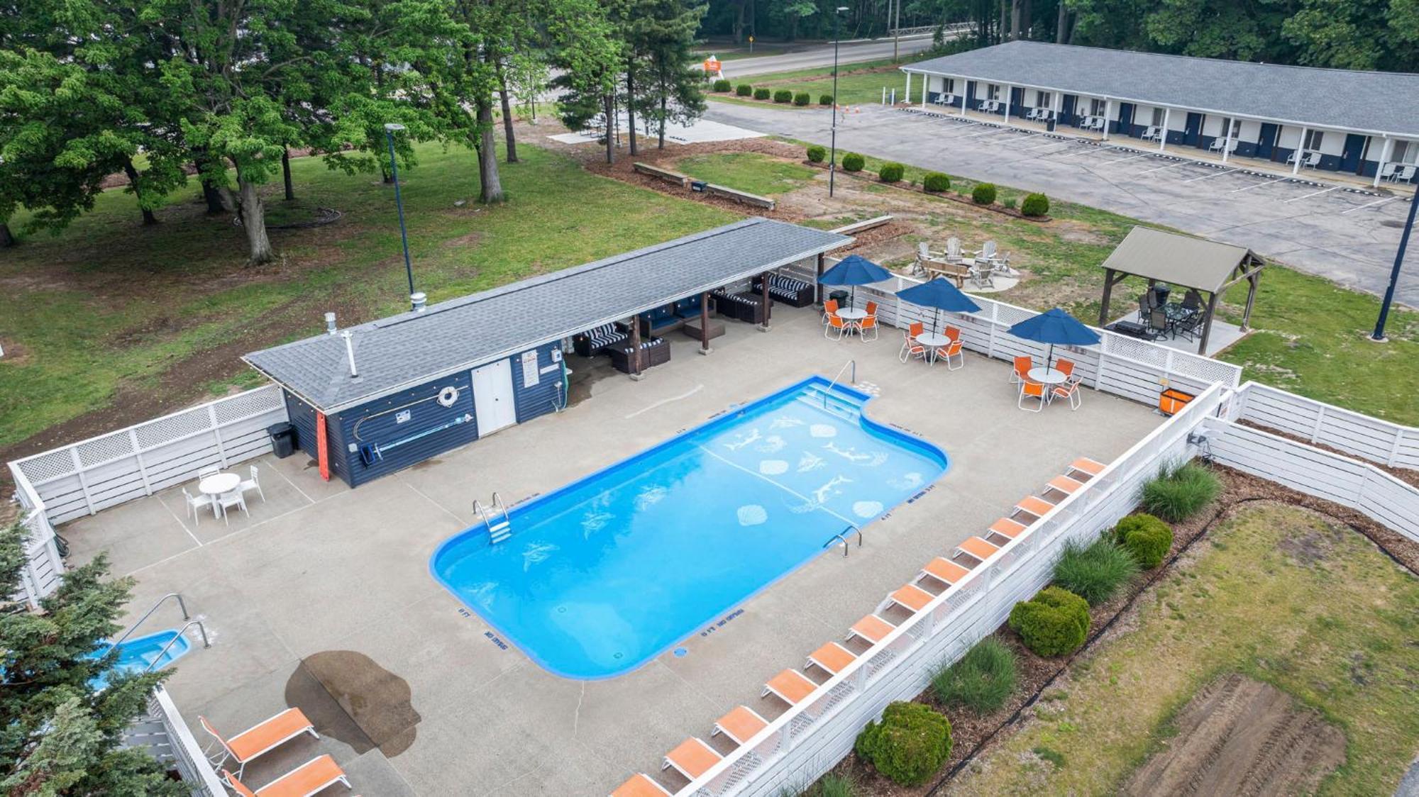 Starlite Resort Saugatuck Exterior photo