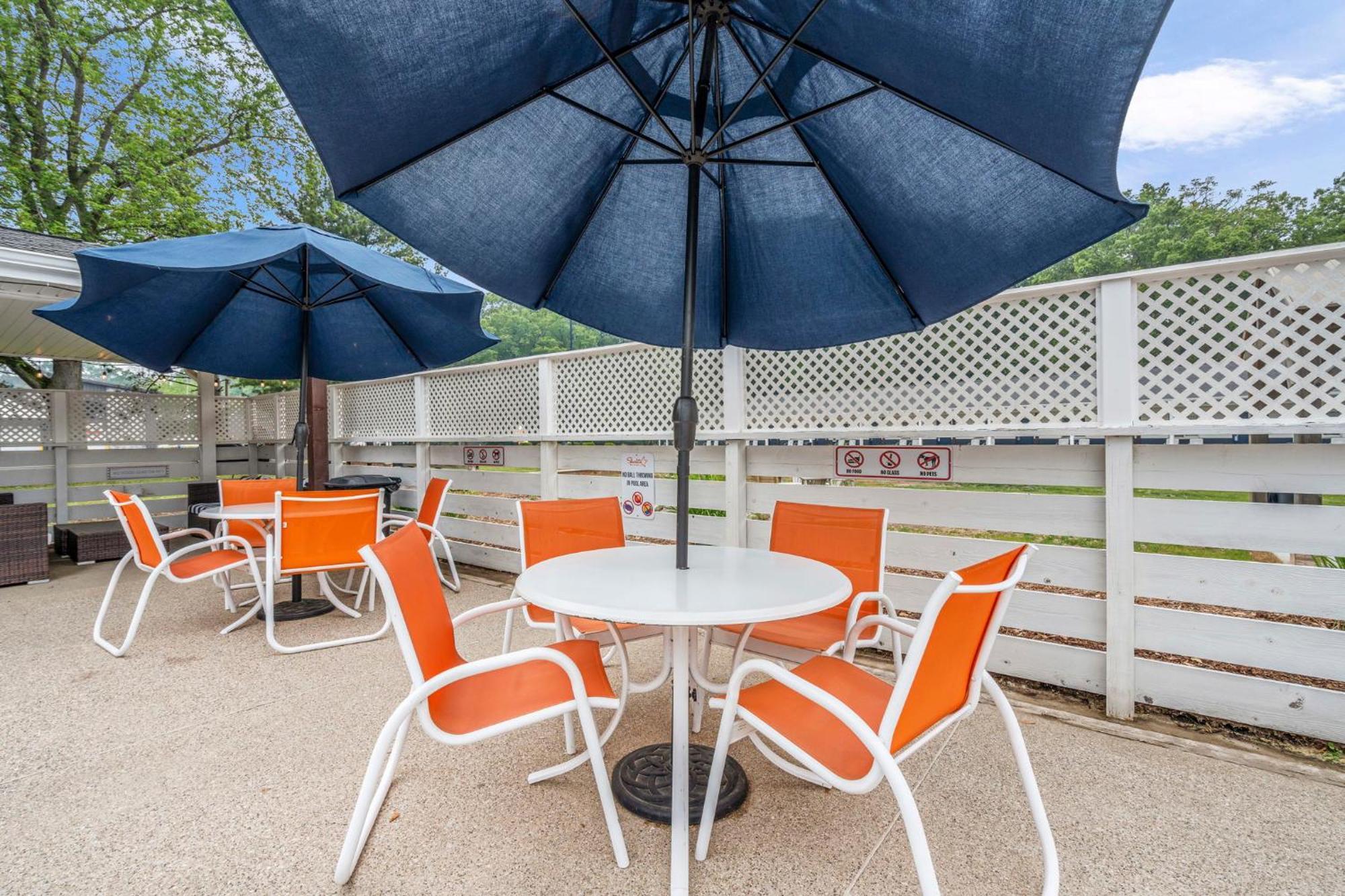 Starlite Resort Saugatuck Exterior photo