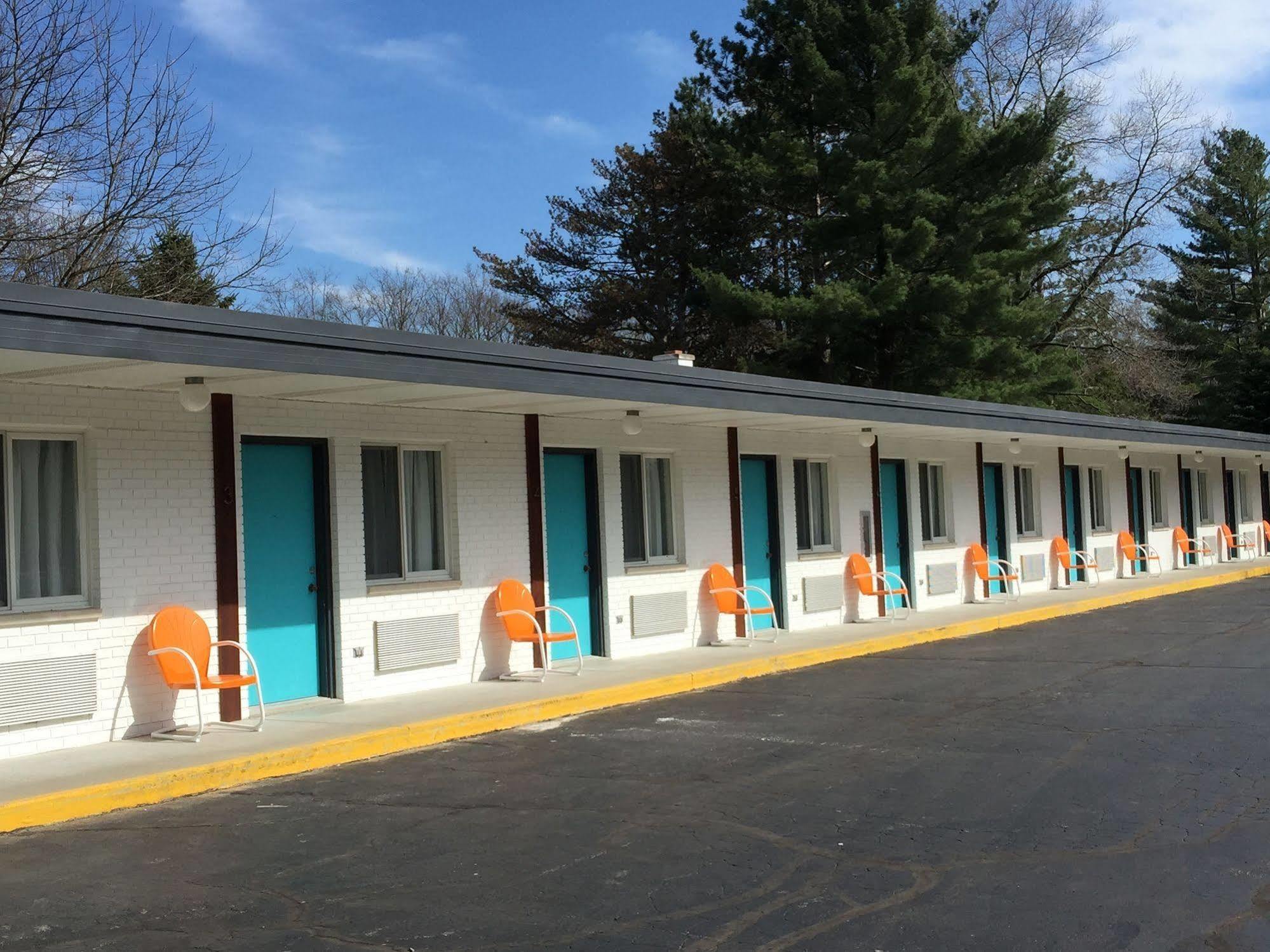 Starlite Resort Saugatuck Exterior photo
