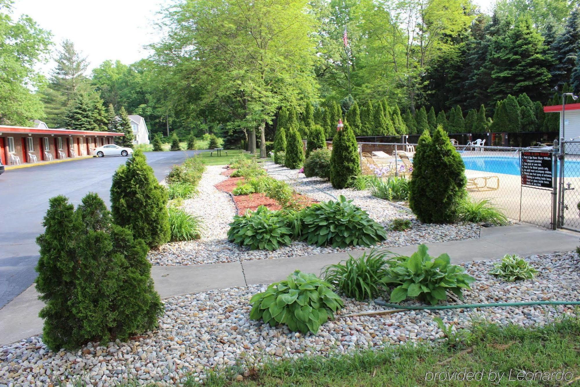 Starlite Resort Saugatuck Exterior photo
